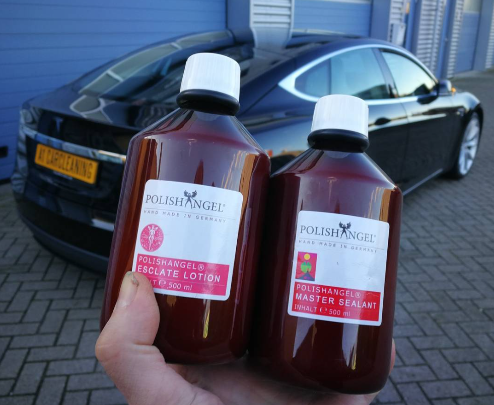 Polishangel, Esclate Lotion en Master Sealsnt in hand voor zwarte Tesla